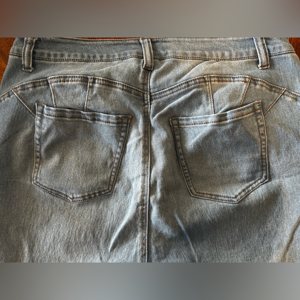 Women's Blue Jeans - Picture 4 of 4